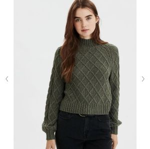 🎃 GUC American Eagle Ladies/Teens Mock Neck Cropped Cable Knit Sweater, Medium